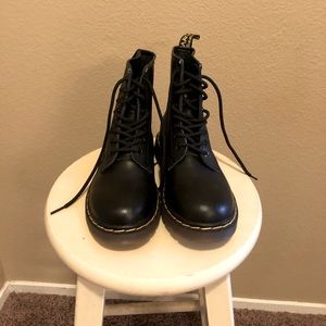 Size 7 Women’s combat boots